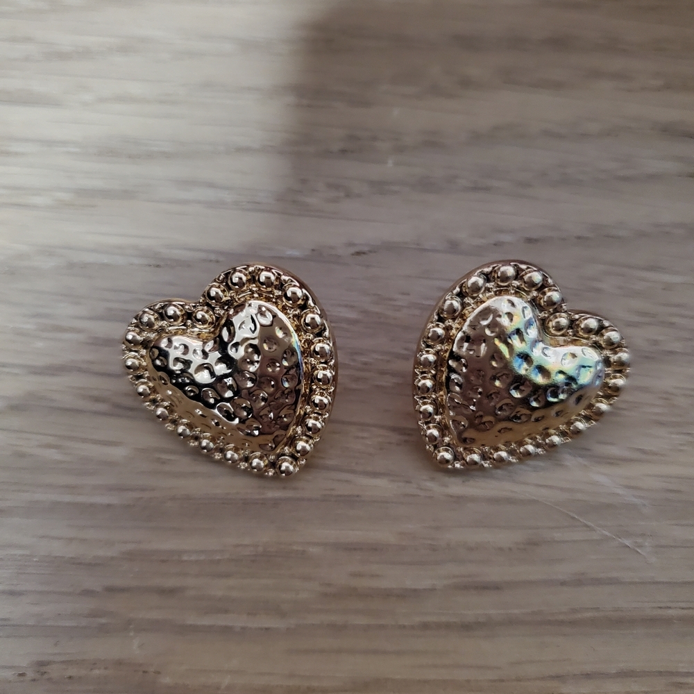 Aerie Heart Large Stud Earrings - Picture 2 of 4